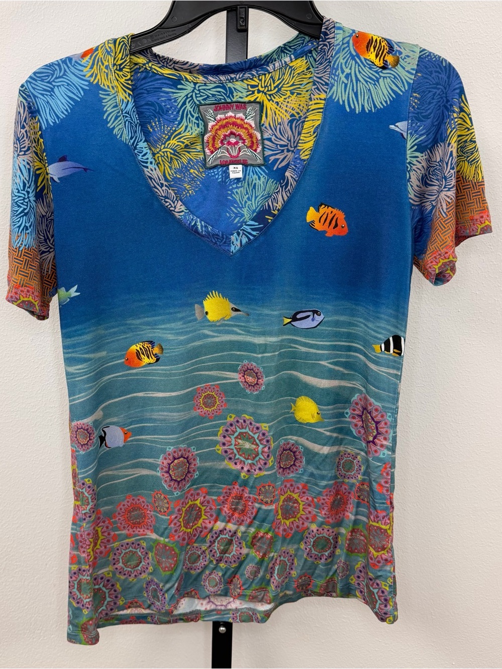 Johnny Was Vintage Tropical Fish V-Neck Tee Women’s Size XS